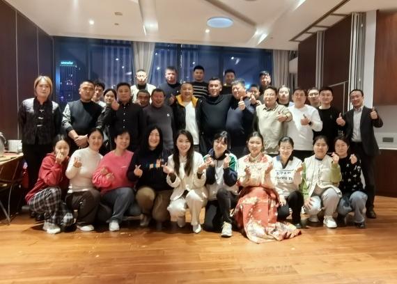 為夢(mèng)想-不止步，山東擇立集團(tuán)2025年會(huì)盛典圓滿(mǎn)落幕